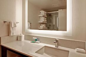 Hampton Inn & Suites by Hilton Calgary-Airport