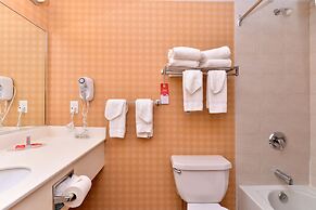 Econo Lodge Inn & Suites University