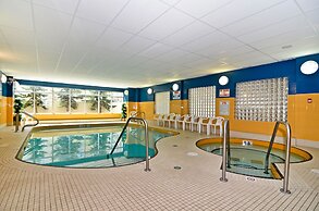 Econo Lodge Inn & Suites University
