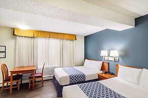 Econo Lodge Inn & Suites University