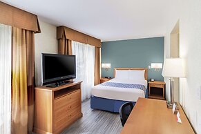 Econo Lodge Inn & Suites University