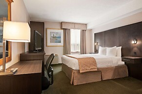 Days Inn & Conference Centre by Wyndham Renfrew