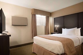Days Inn & Conference Centre by Wyndham Renfrew
