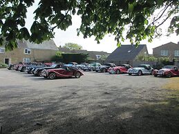 Pettifers Freehouse Hotel
