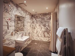 The Varsity Hotel & Spa