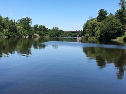 Ramada by Wyndham Ottawa On The Rideau