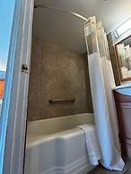 Travelers Inn by OYO Longview Kelso