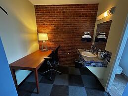 Travelers Inn by OYO Longview Kelso