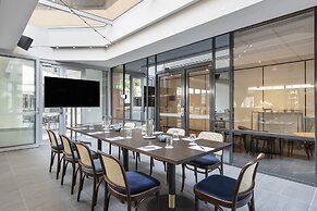 Amora Herencia Riverwalk Melbourne