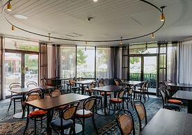 Amora Herencia Riverwalk Melbourne