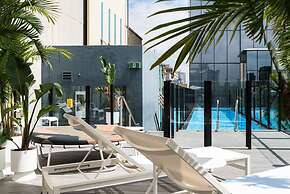 Adelphi Hotel