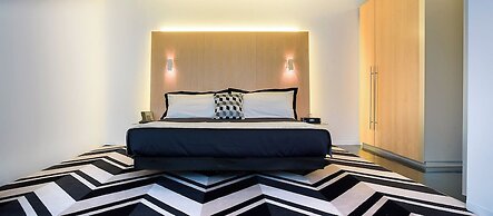 Adelphi Hotel