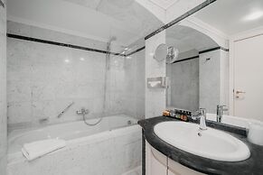Hotel Manos Premier