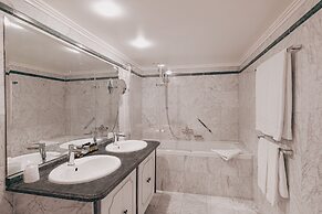 Hotel Manos Premier