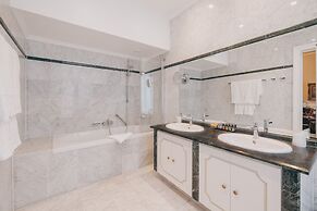 Hotel Manos Premier
