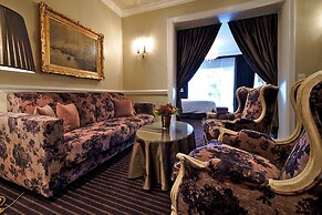 Hotel Manos Premier