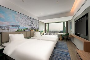 Holiday Inn Riverside Wuhan by IHG