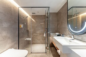 Holiday Inn Riverside Wuhan by IHG