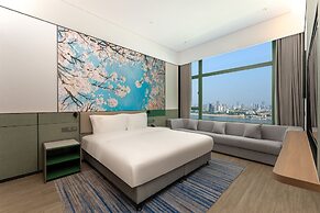 Holiday Inn Riverside Wuhan by IHG
