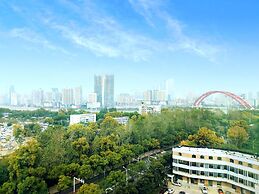 Holiday Inn Riverside Wuhan by IHG