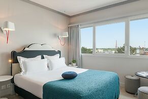 Hotel Atrium by HappyCulture