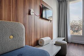 Hotel Atrium by HappyCulture