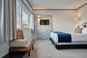 Hotel Atrium by HappyCulture
