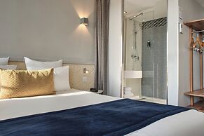 Hotel Atrium by HappyCulture