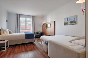 Hotel Atrium by HappyCulture