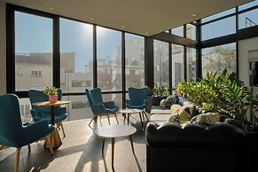 Hotel Atrium by HappyCulture