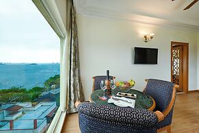 Fariyas Hotel
