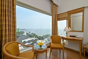 Fariyas Hotel