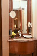 Fariyas Hotel