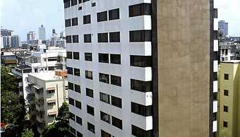 Fariyas Hotel