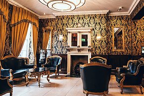 Russell Court Hotel