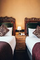 Russell Court Hotel