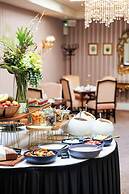 Buswells Hotel