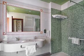 De La Pace, Sure Hotel Collection by Best Western