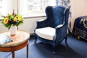 Ambassade Hotel