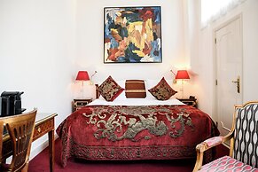 Ambassade Hotel