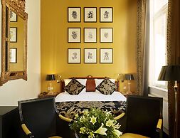 Ambassade Hotel