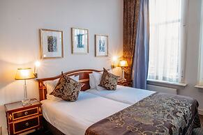 Ambassade Hotel
