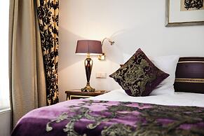 Ambassade Hotel