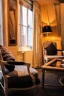 Ambassade Hotel
