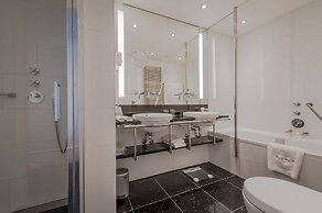 Ambassade Hotel