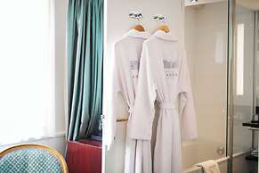 Ambassade Hotel