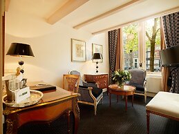 Ambassade Hotel