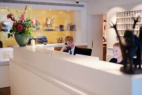 Ambassade Hotel