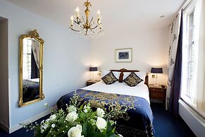 Ambassade Hotel