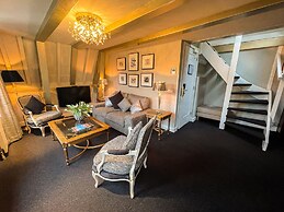 Ambassade Hotel